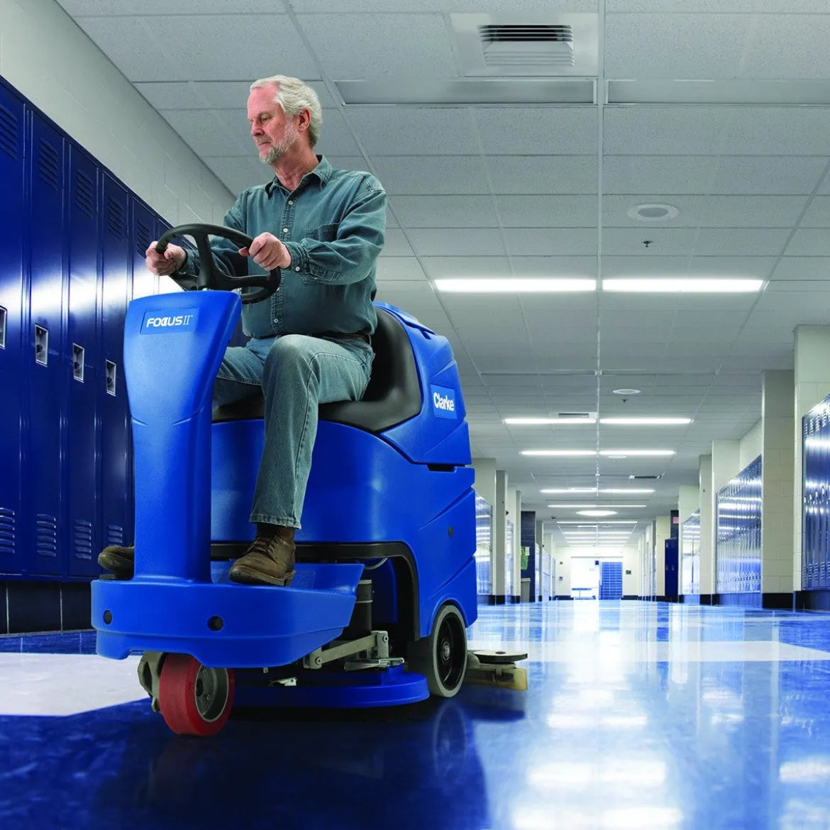 Clarke® Focus® II MicroRider™ Auto Floor Scrubber (26" or 14" x 28" Deck Options) - 21 Gallons