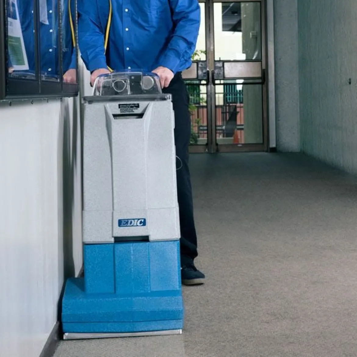 EDIC 701PS Polaris™ Self-Contained Carpet Scrubbing & Cleaning Machine (7 Gallons) - 17" Head