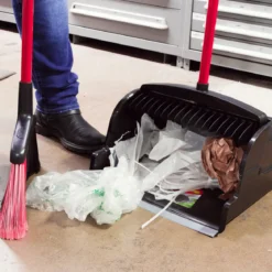 Libman® 16" Heavy-Duty Large Scoop Dustpan