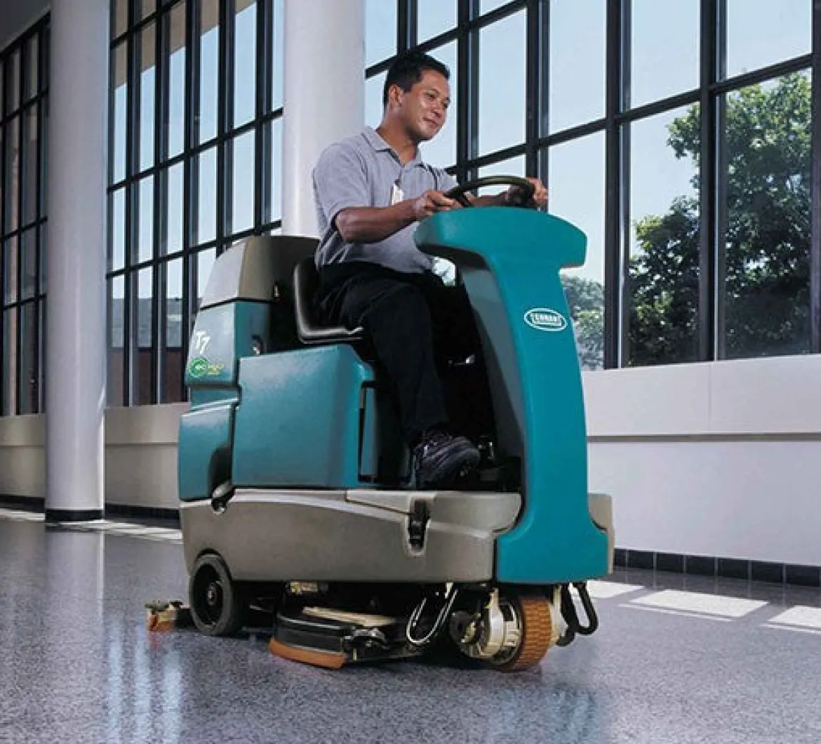 Tennant® T7 Ride-On Automatic Floor Scrubber w/ Pad Drivers (Scrub Size, Battery & Scrub Style Options) – 29 Gallons