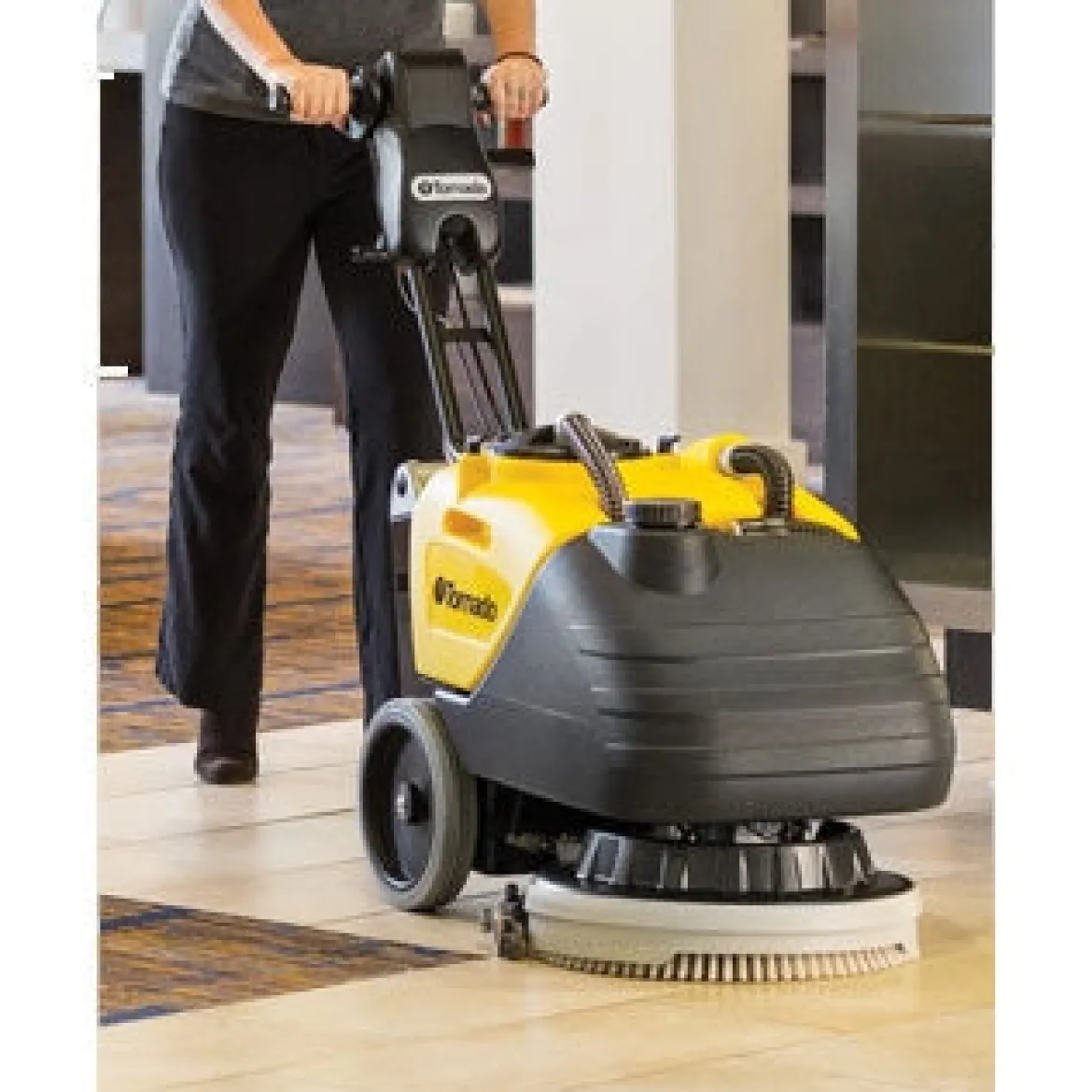 Tornado® 'BD 17/6' Low Profile 17" Auto Scrubber w/ Brush - 6 Gallons