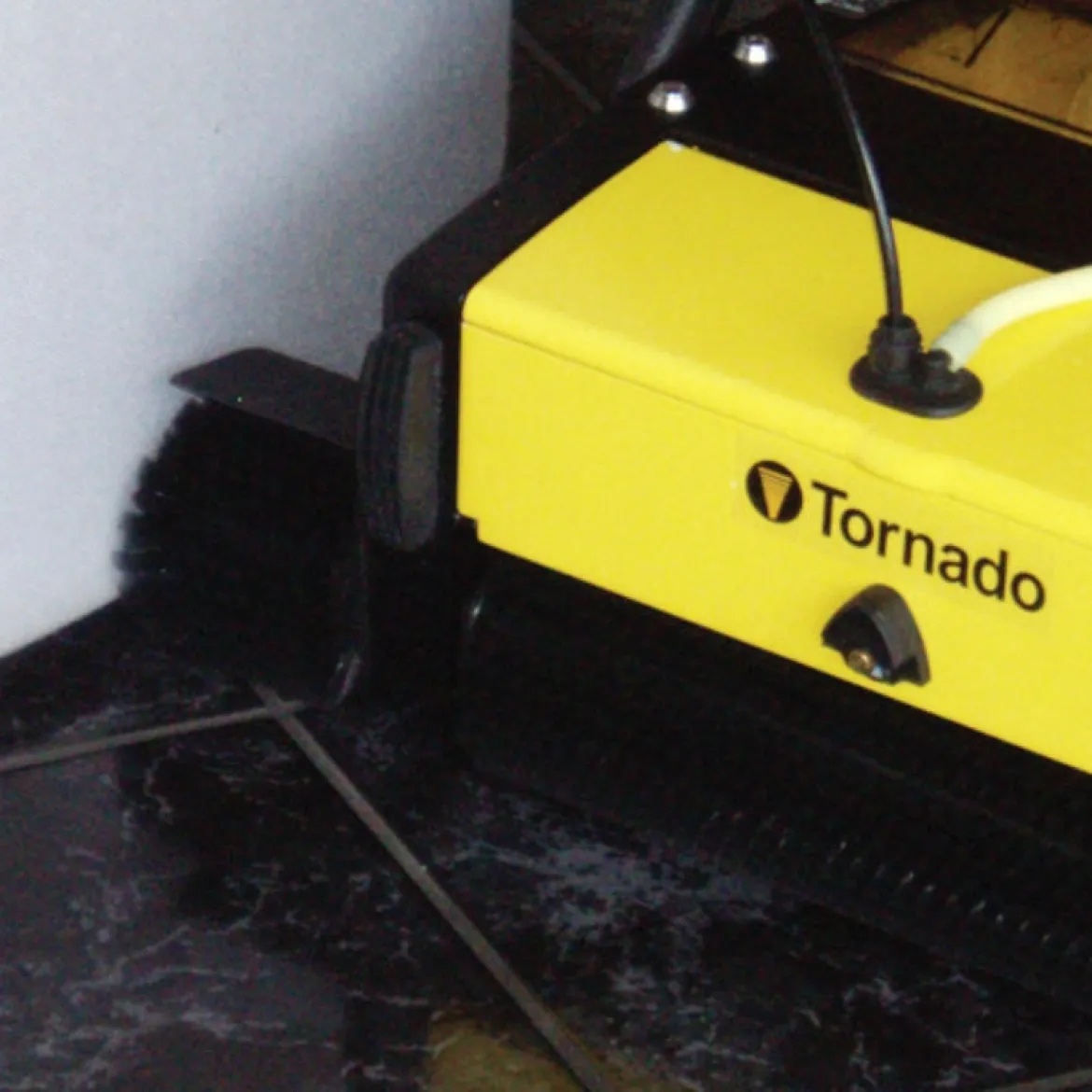 Tornado® Side Brush (#33858) for Edge Cleaning on the BR 13/1 MW Cylindrical Scrubber